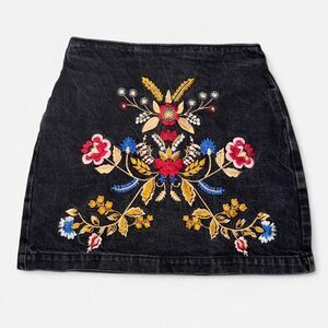 Topshop Moto Floral Embroidered Black Denim Mini Skirt SIZE 2